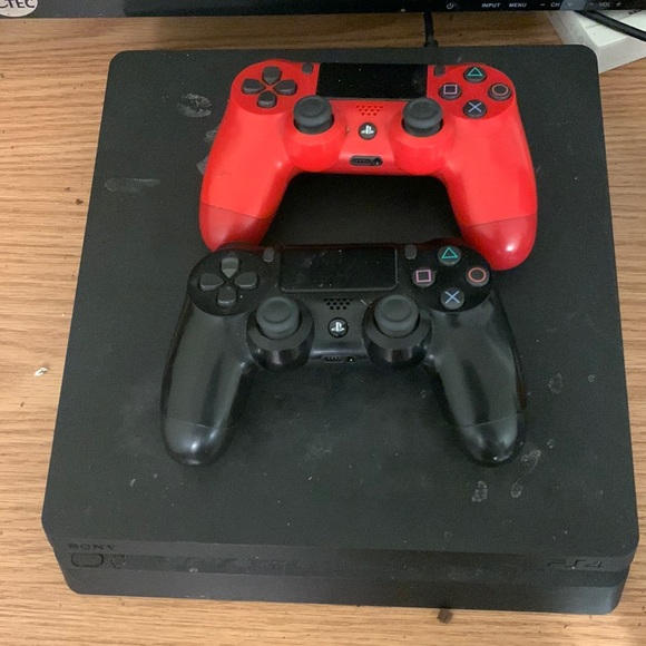 PS4 With 2 Dual Controllers - Picture 1 of 1
